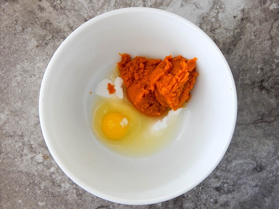 white bowl of egg, butter, sugar, pumpkin puree 