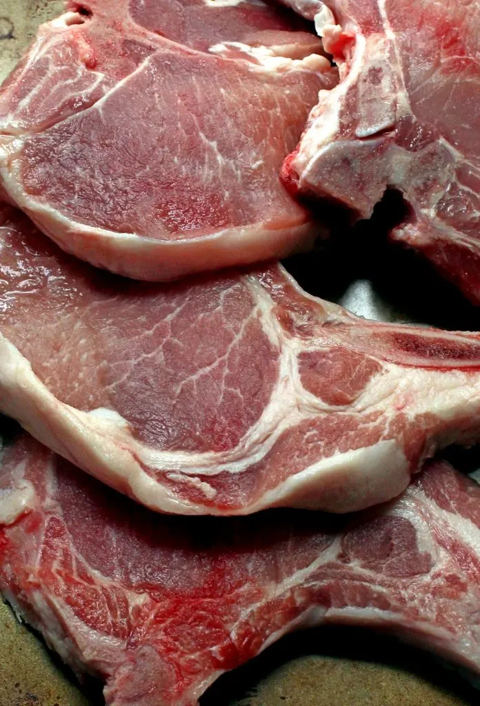 Tender, juicy pork chops with a beautifully seared exterior, using a cast iron grill pan on the grill! Here's the perfect recipe for delicious, easy pork chops.
#porkchops #grilling #summerrecipe #marinade #easy