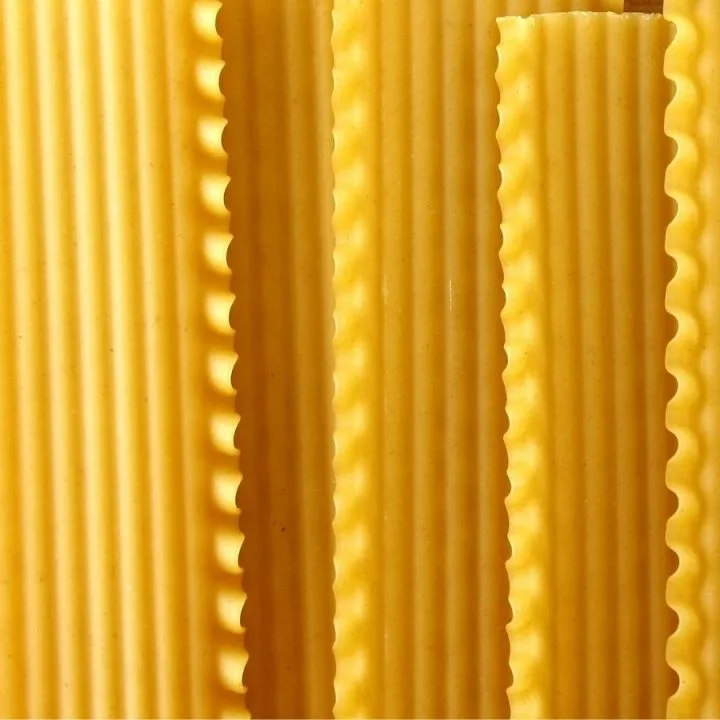 Dried lasagna noodles