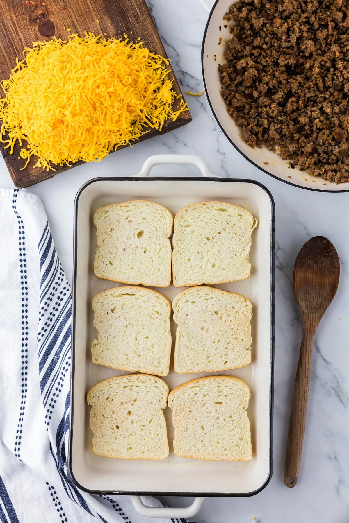 6 bread slices in casserole dish