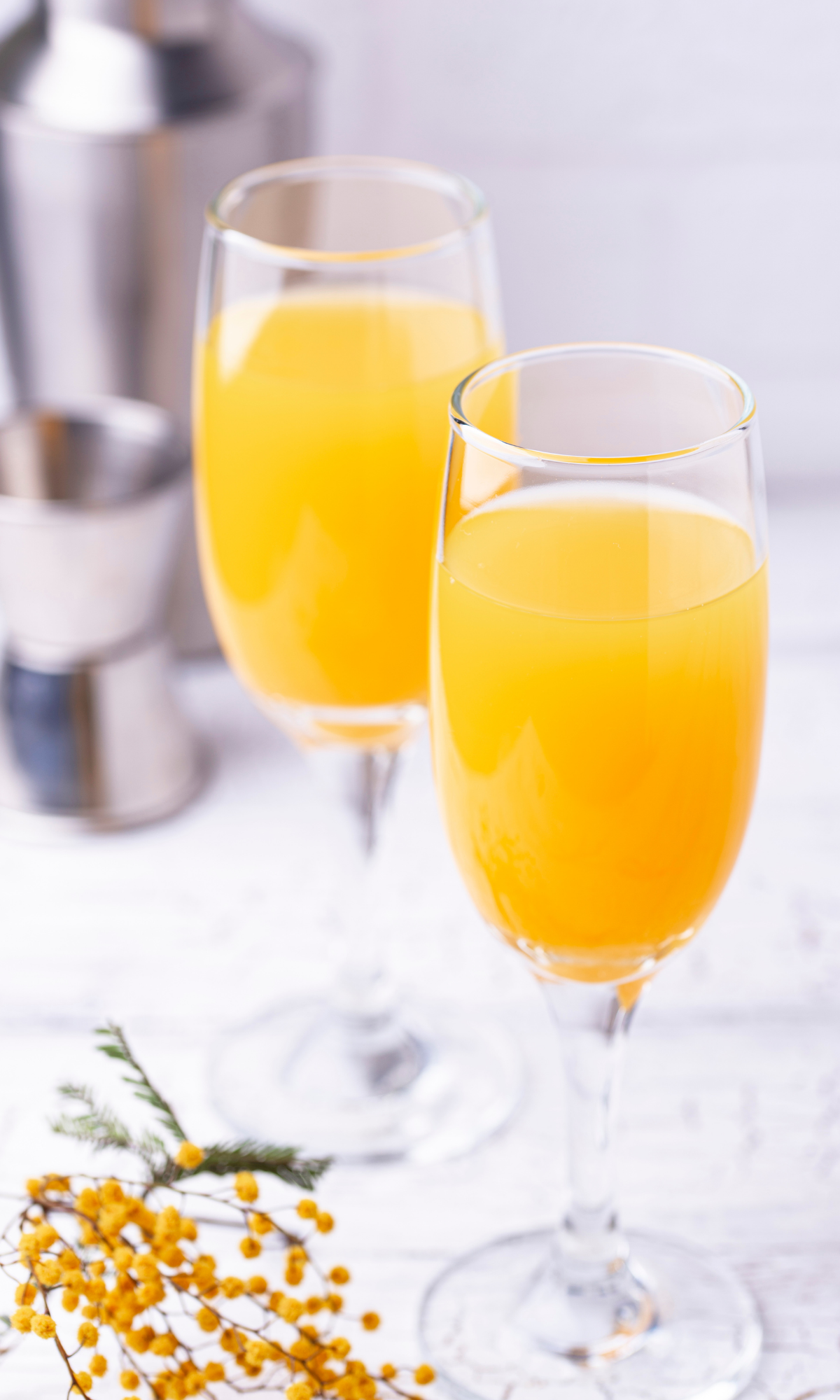 How to Make a Mimosa (Classic Mimosas)