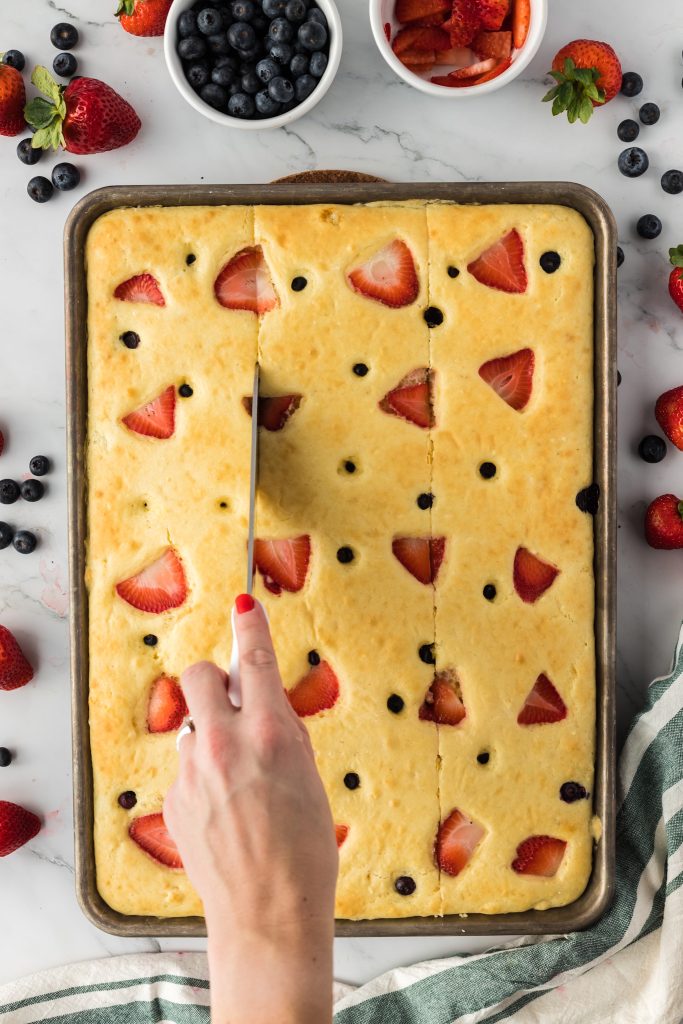 slicing sheet pan pancakes