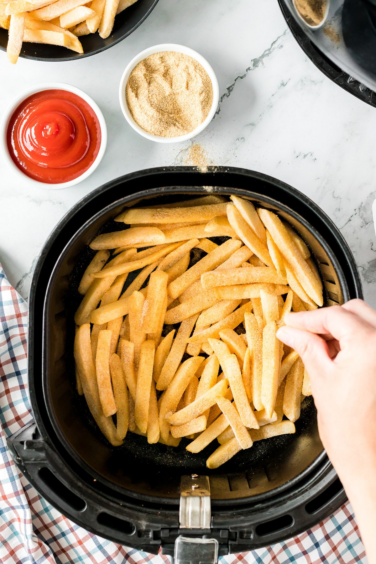 seasoning frozen french fries in air fryer