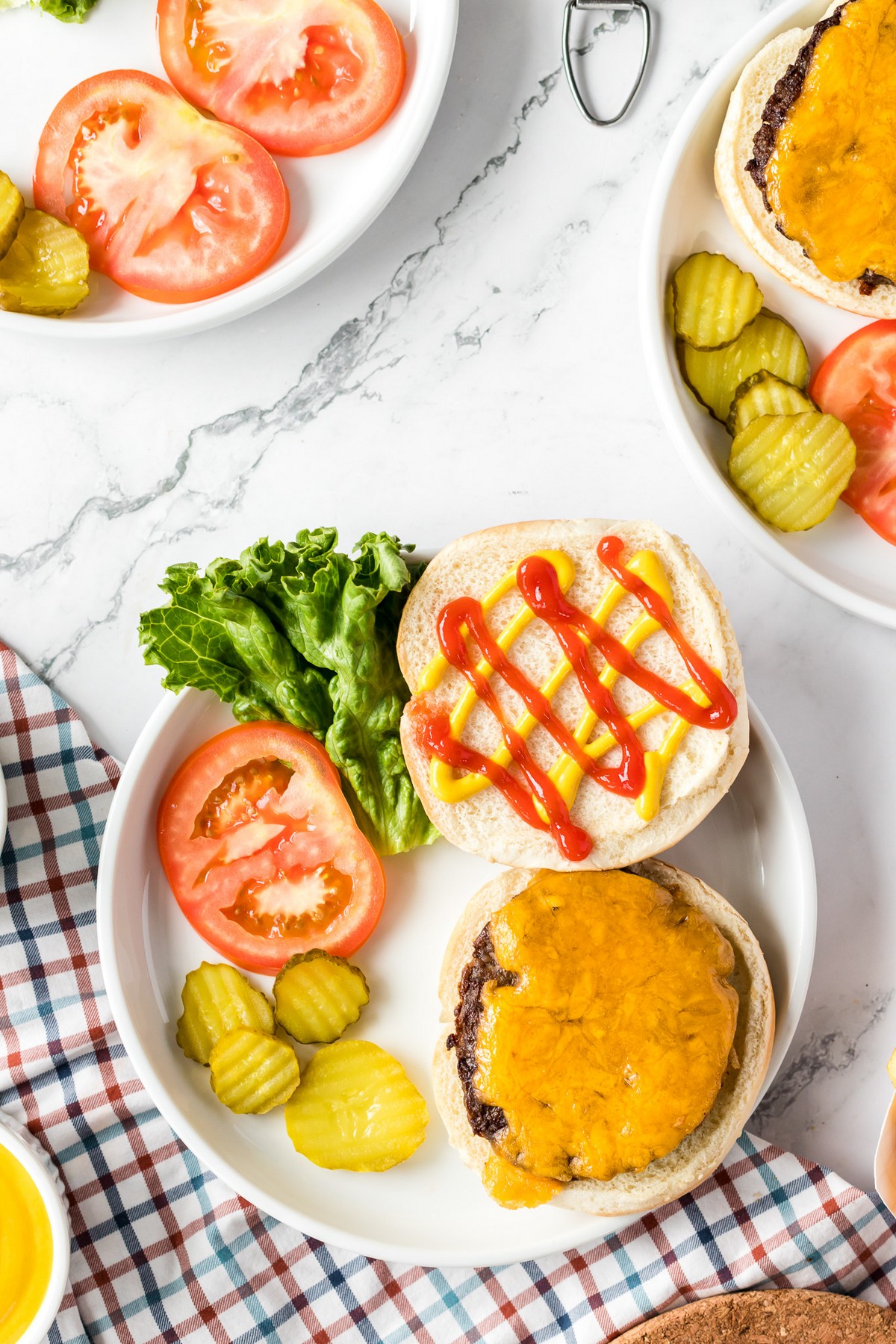 assembling a cooked hamburger