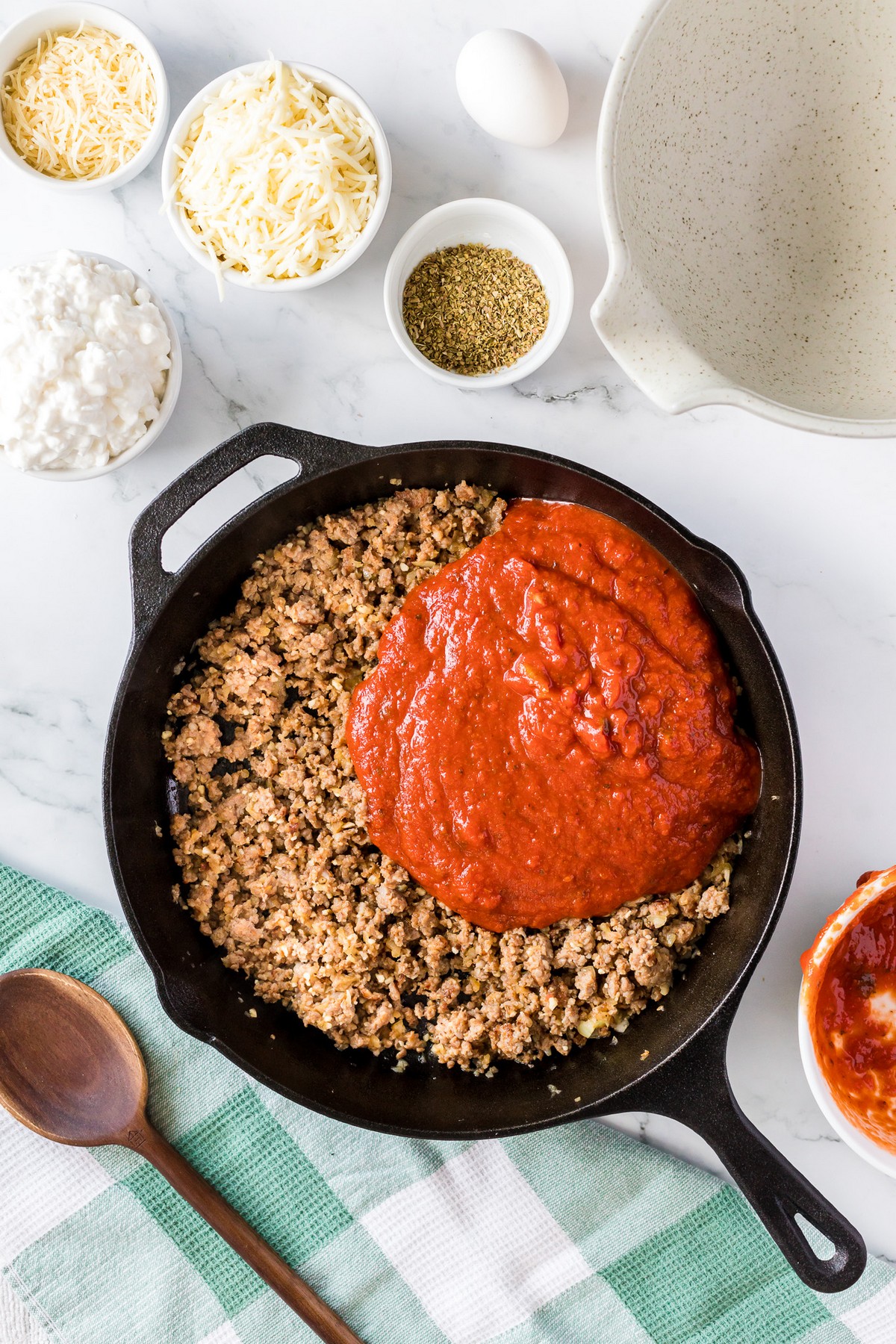 making meat sauce for baked ziti