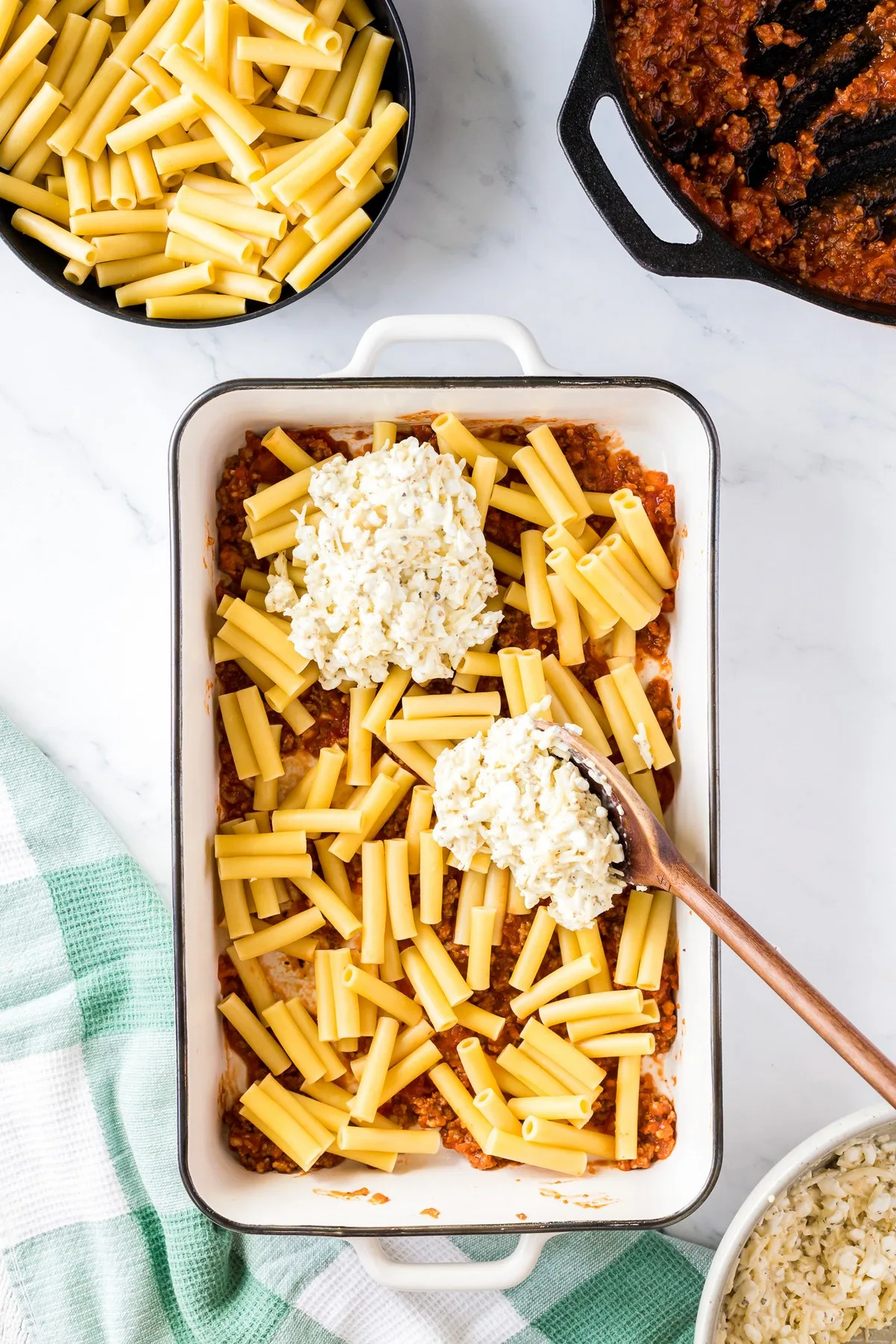 layer of cheese filling for baked ziti