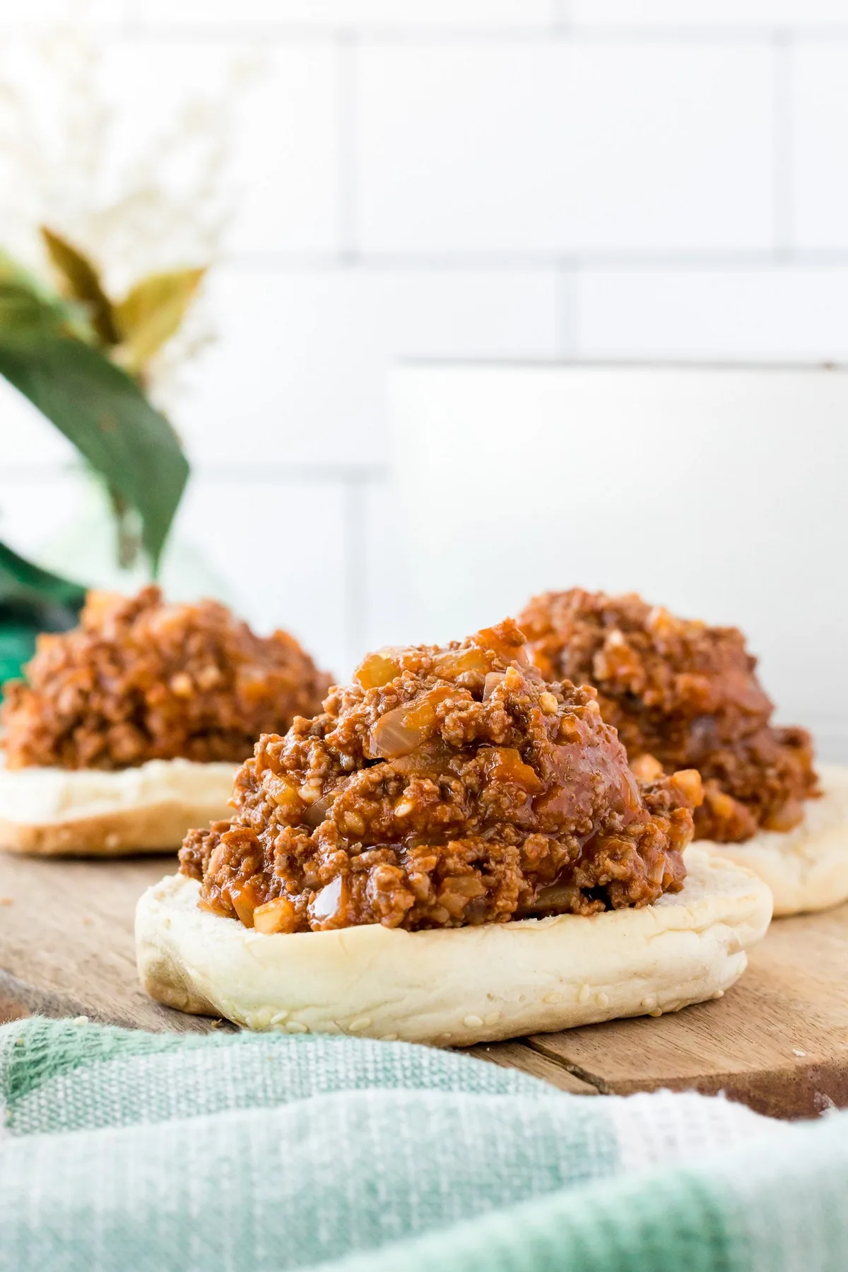 adding sloppy joe sauce to sandwich buns