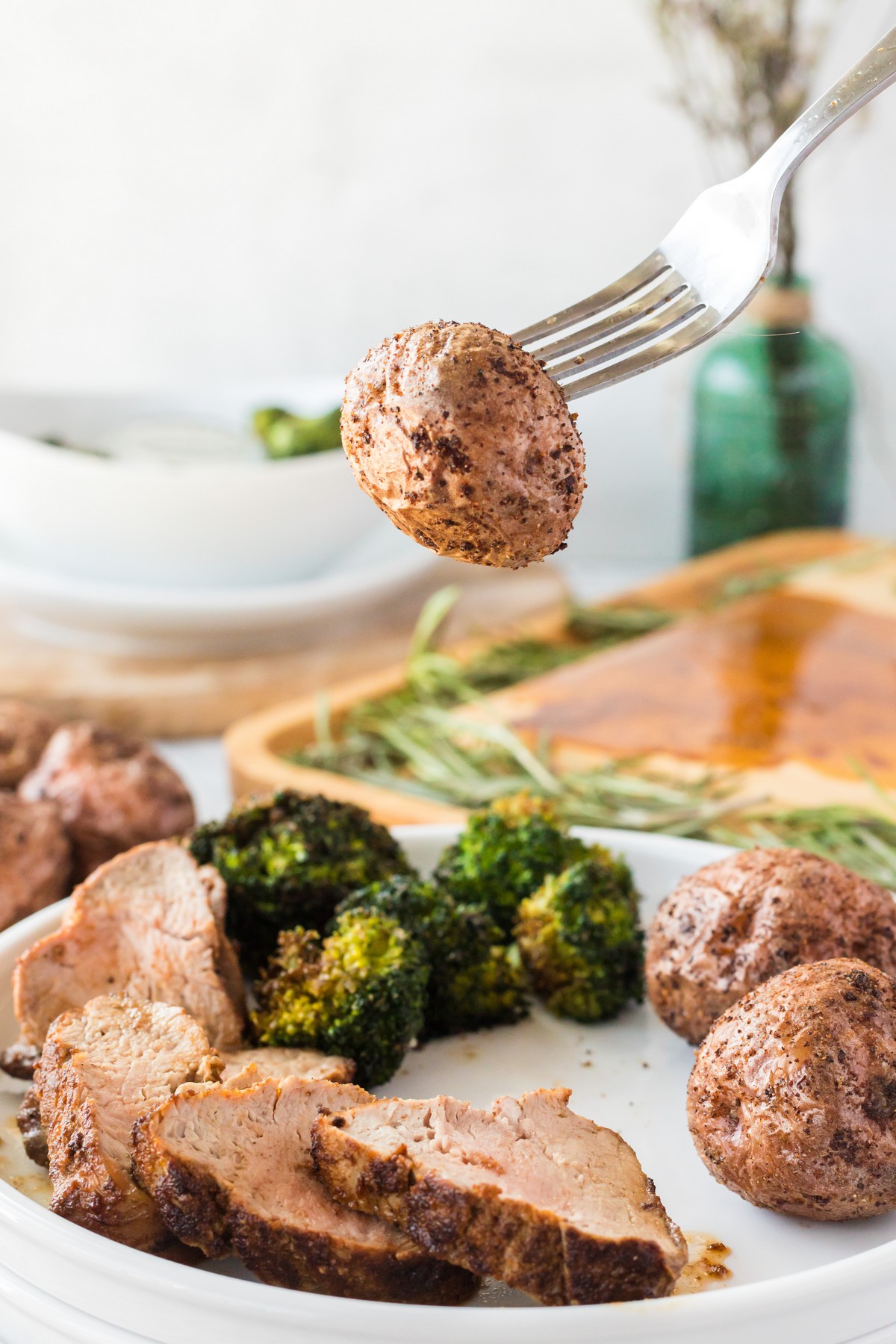 roasted red potato with broccoli and pork tenderloin