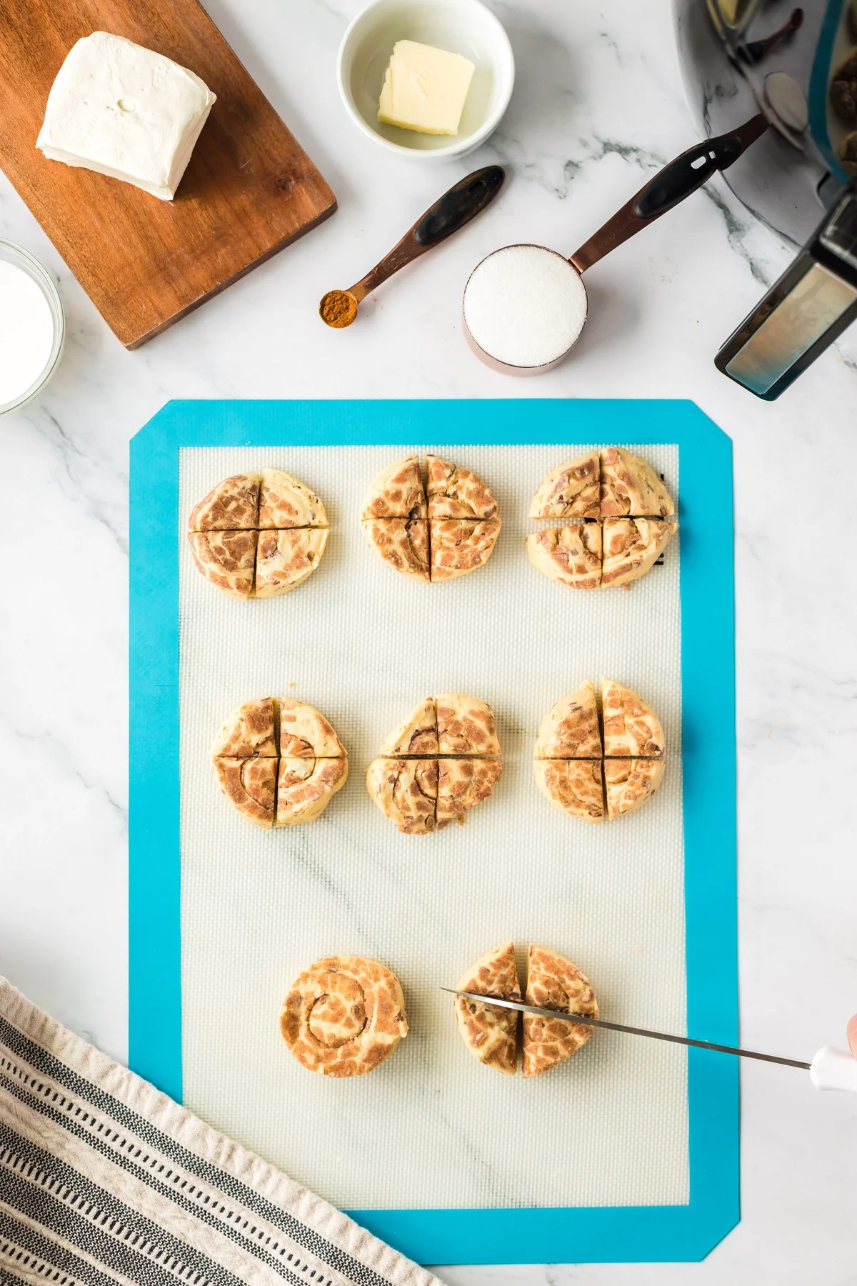 cutting cinnamon rolls