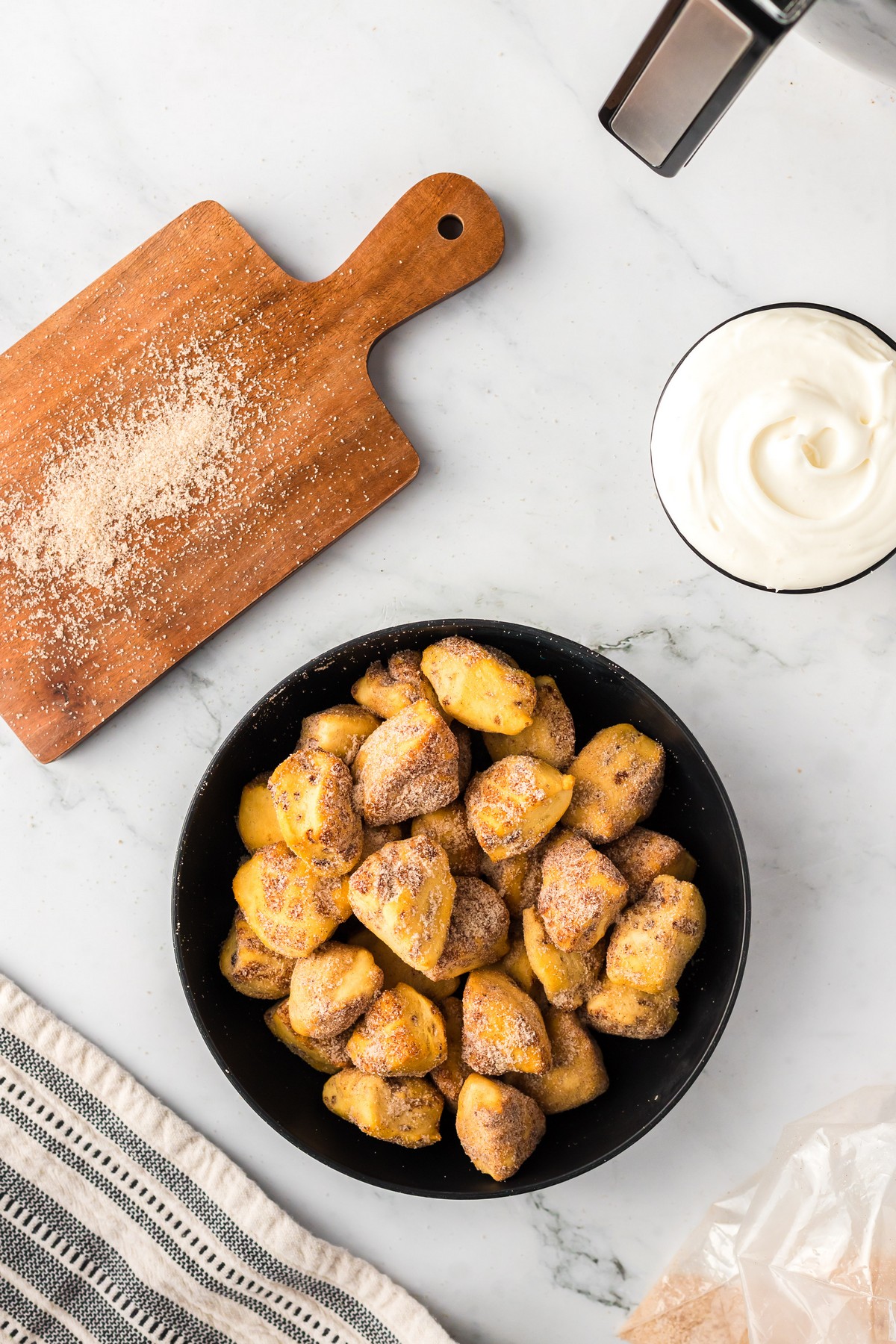 cinnamon roll bites with cream cheese dipping sauce