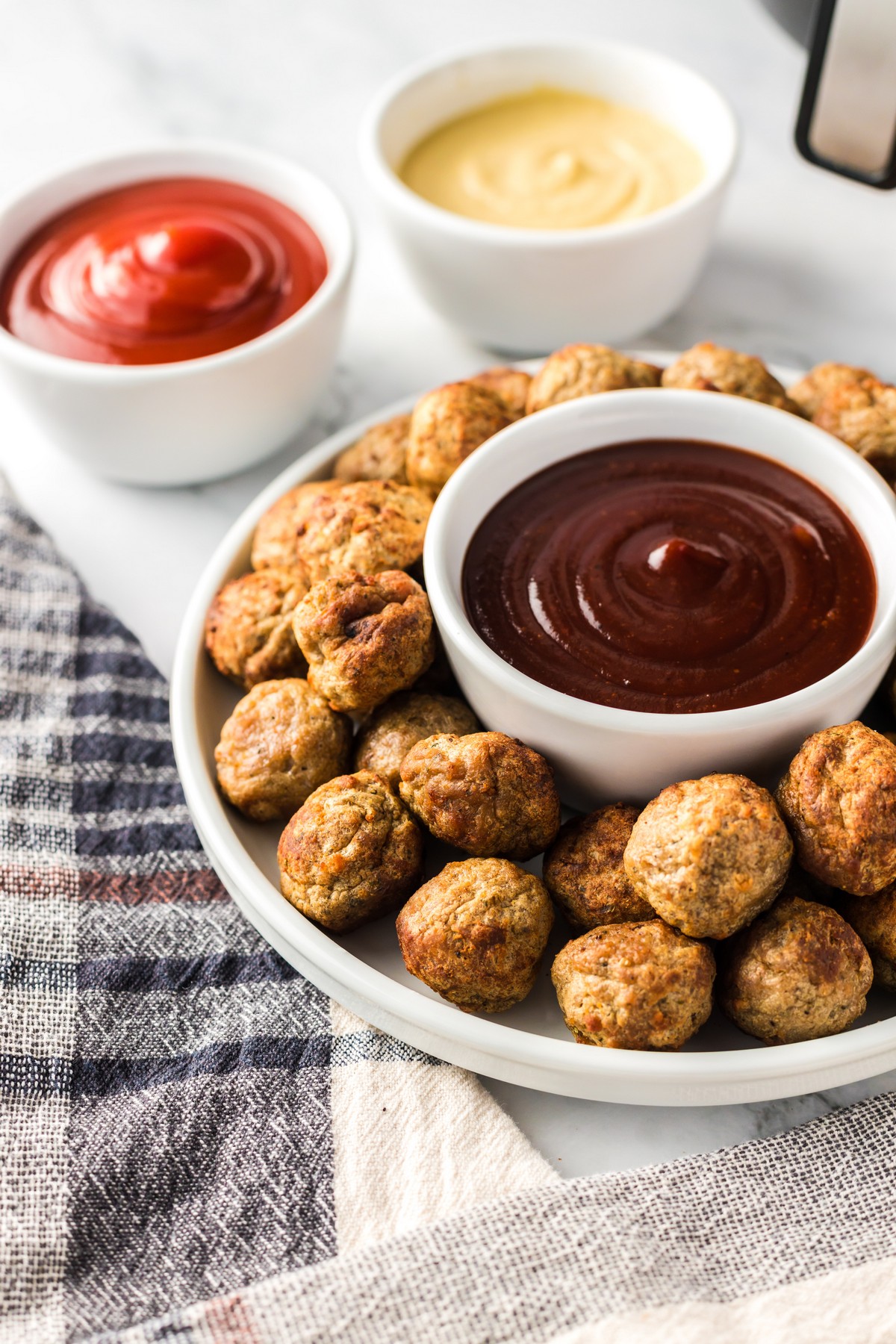 air fried meatballs with bbq dipping sauce