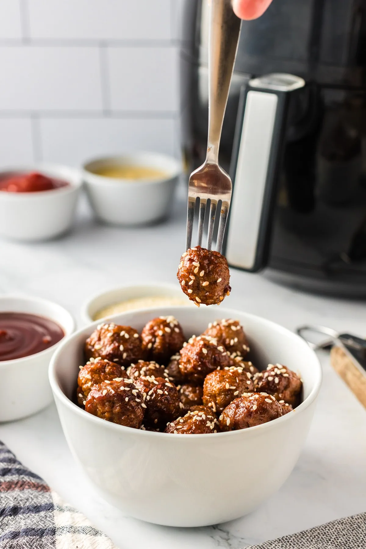 meatballs with sesame seeds