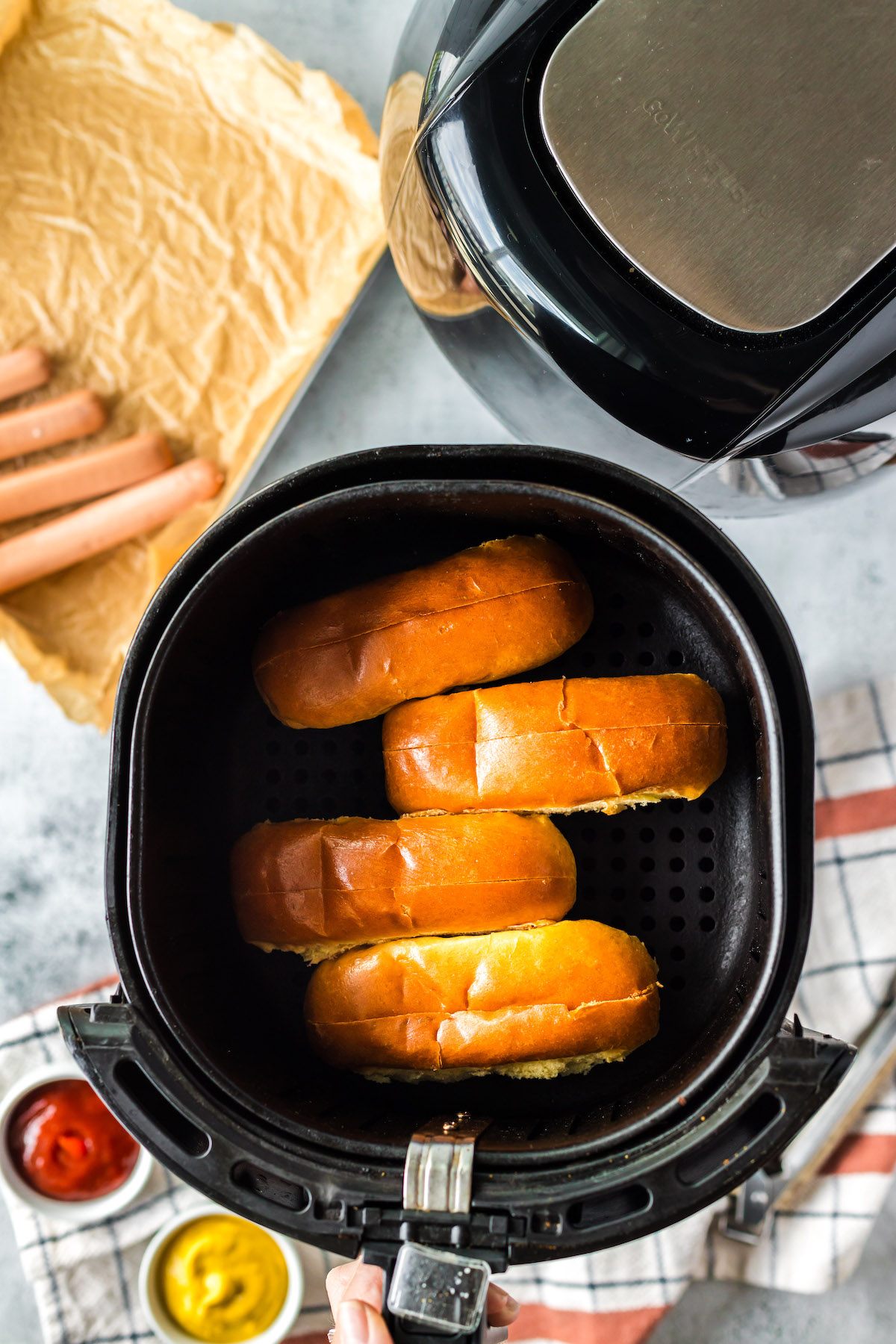 toasting hot dog buns in the air fryer