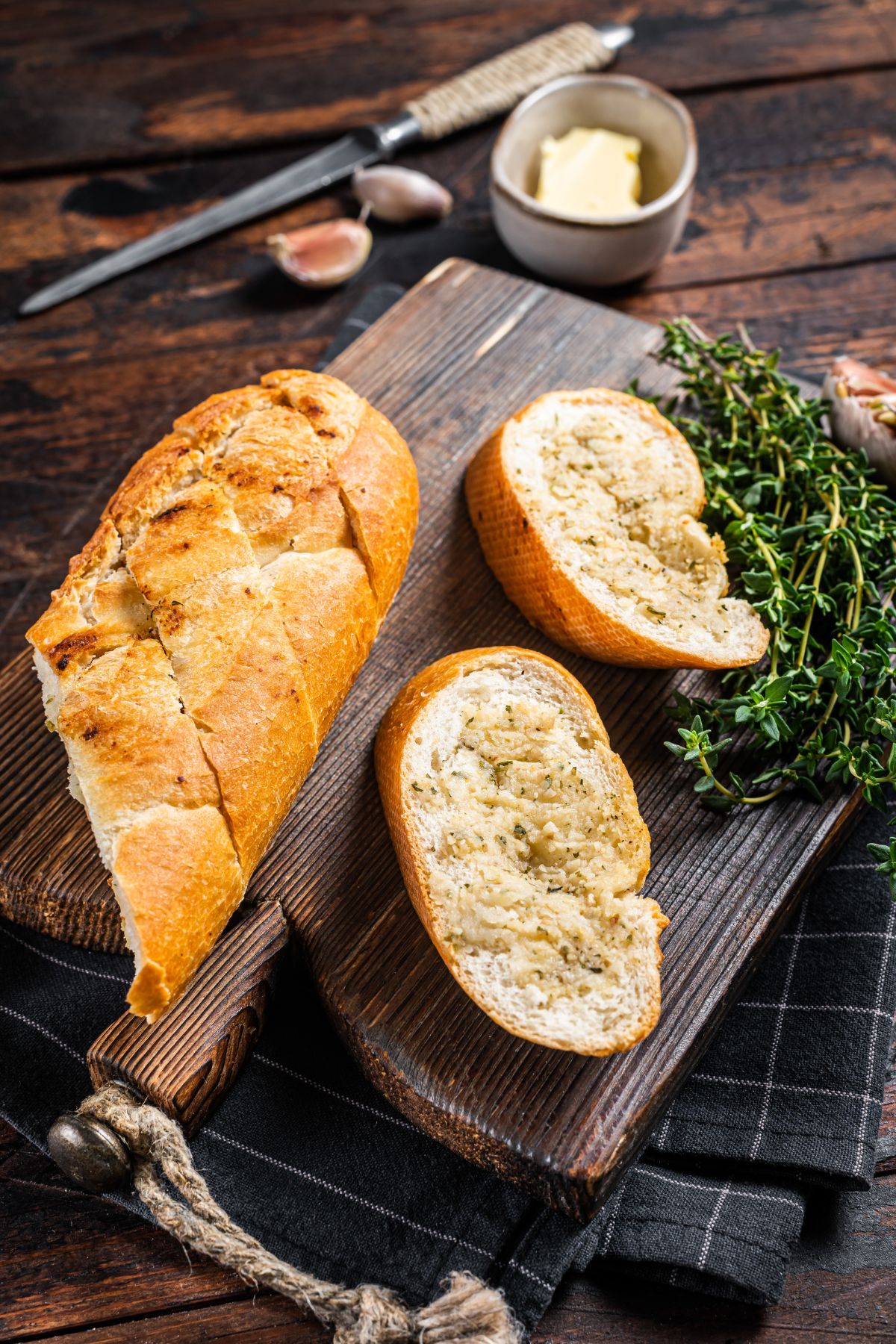 sliced garlic bread