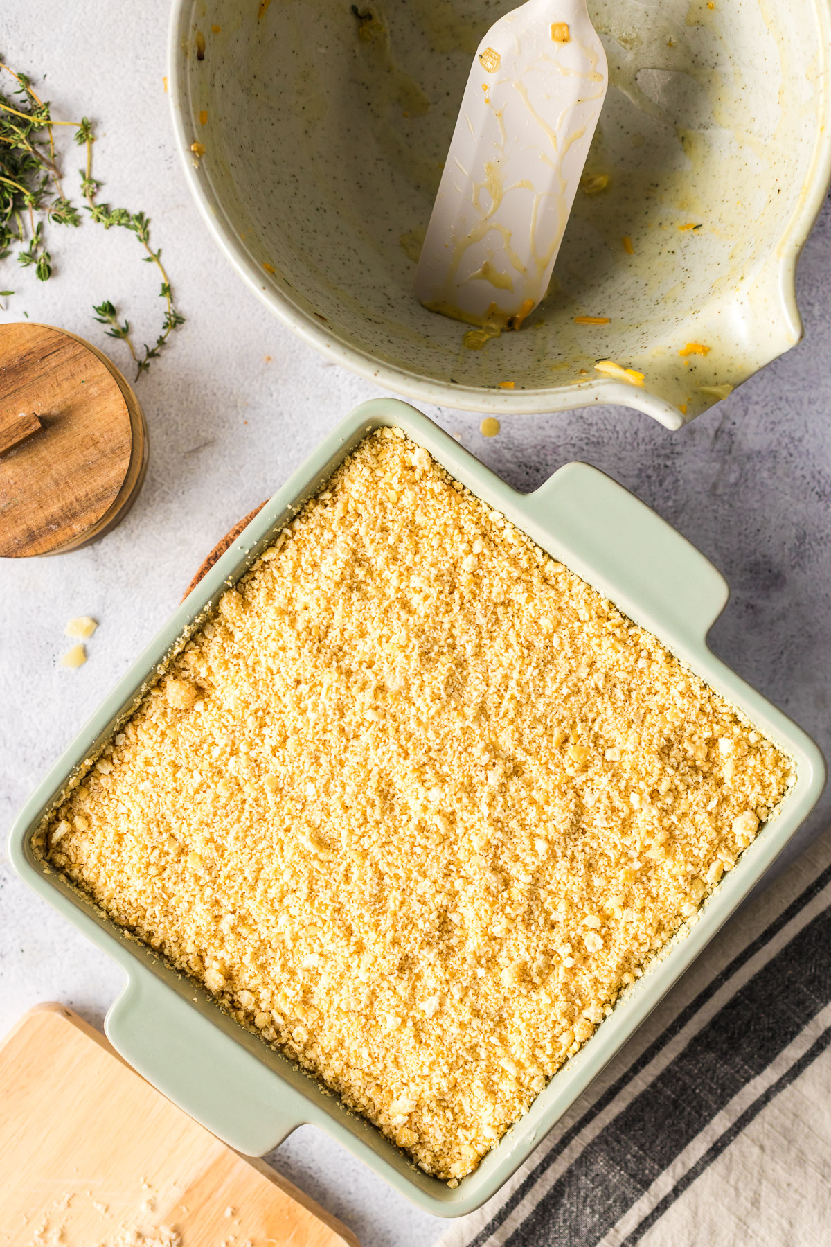 squash casserole with buttery cracker topping