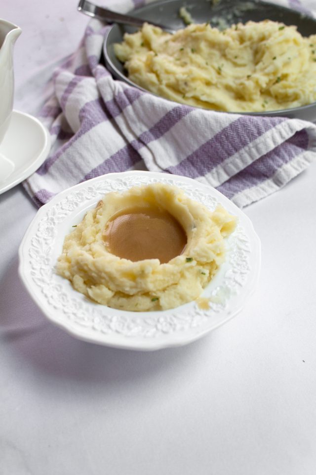 How to Make Easy Turkey Gravy (with Drippings or Stock!) - Southern ...